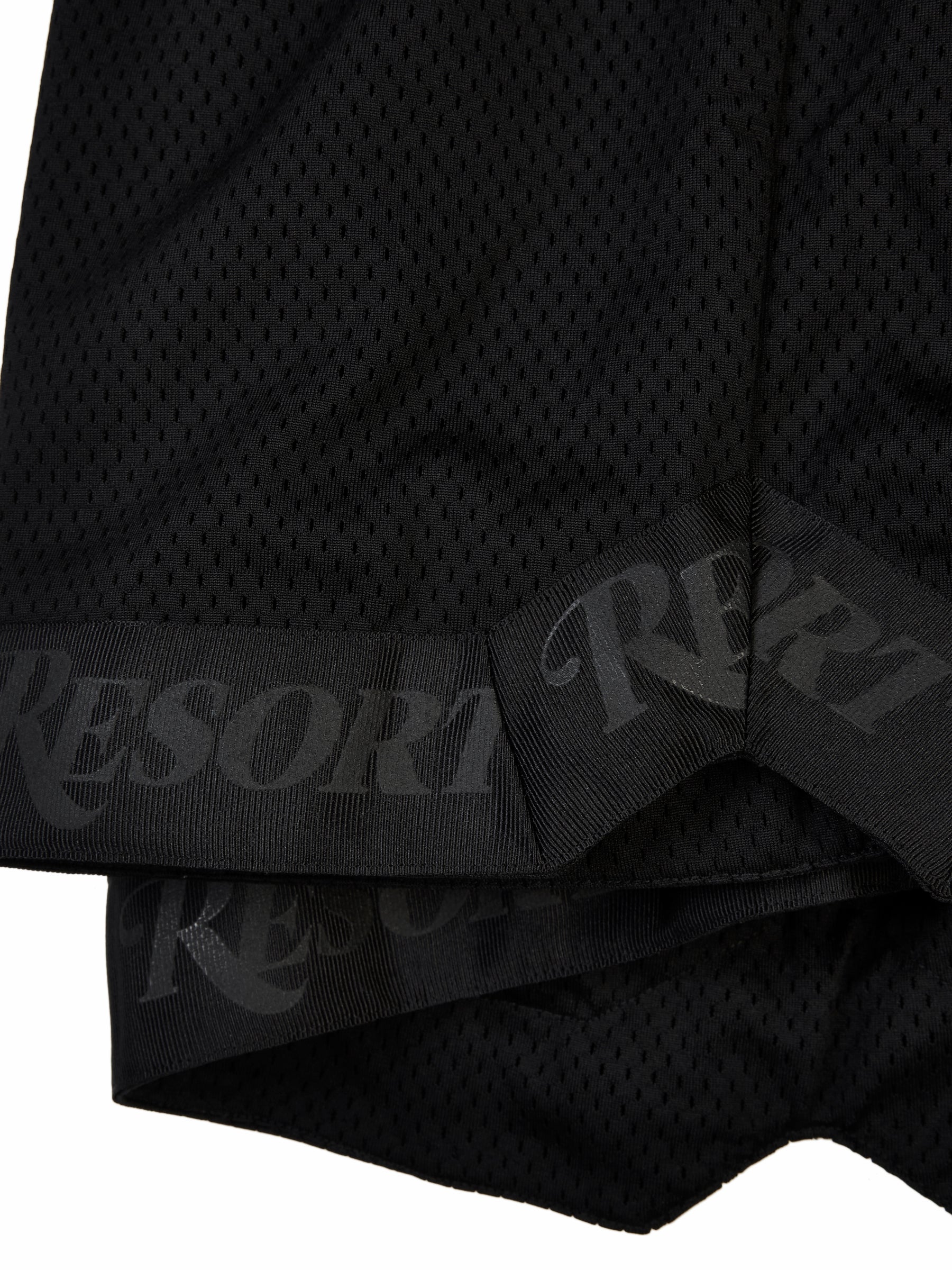 RESORT PERFORMANCE MESH SHORT BLACK